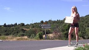 m exhibant nue en faisait de l autostop voici une nouvelle video d exhibition ...