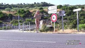 m exhibant nue en faisait de l autostop voici une nouvelle video d exhibition ...