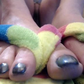 Closeup toe wiggling flip flops nude