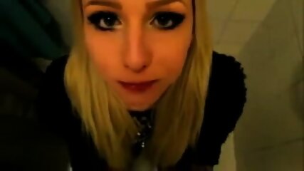 Ikea-Blowjob einer groartigen schwedischen Muschi