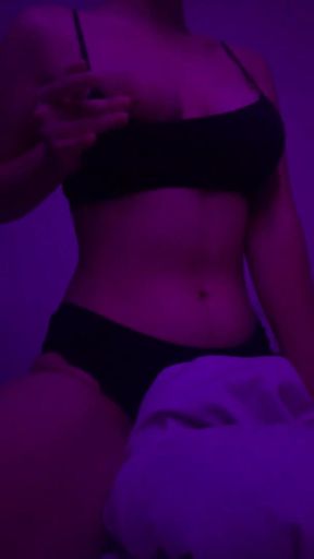 Hot girl shows body