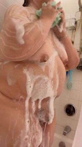 Kyttnpet getting naughty in the shower
