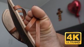 My dangling sandals expose your weakness – Vanesa – 4K