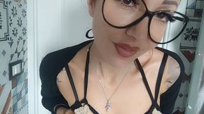 chantalchannel - great small penis humiliation-la splendida chantal ti deride il piselllino