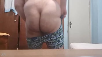TROCANDO DE CUECA BOX E MOSTRANDO MINHA BUNDA