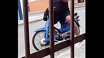 Dominicano se pajea en la calle