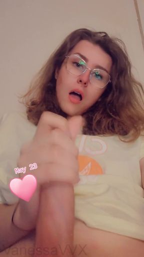 Memorable moment from "Vanessa makes a MASSIVE mess on herself and eats it all up."