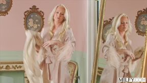 Milfy Dream Stepmom Alexis Sucks College Dudes Cock