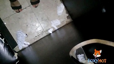Segundo dia en las Cabinas, y esta vez una verga gruesa me llena de leche despues de que le quite el condon