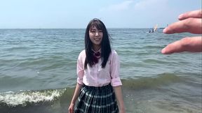 https://bit.ly/3C96zHp　ハメ撮り　海でデートした後ラブホでハメ撮りセックス。おじさんと濃厚なキス。フェラチオのテクニックがエロい。手マンされてめちゃくちゃ気持ちよさそう。正常位で感じまくり。