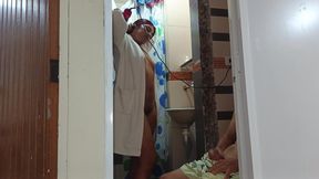 Beautiful Busty and Big Ass Stepdaughter Fucks with Her Old Stepfather in the Bathroom of the House