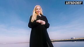 Frida Sante & Georgie Lyall Love Sucking & Fucking A Big Cock On The Beach