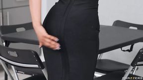 Demi Sutra's Sultry Office&#x6DEB; Session with Brazzers