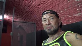 il suce son pote et il se fait baiser par un autre mec