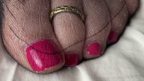 Mrs Mature Feet Allows Her Foot Boy to Massage Her Toes as Well as Smell Her Feet