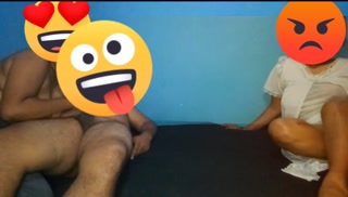 wife බලාගෙන ඉද්දි wifege යාළුවට කටට දුන්නා😍