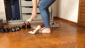 SHOE COMPARISON BIG AND SMALL FEET - MP4 HD