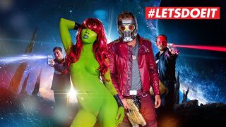 Gamora Cosplay Slut Scopata nella Parodia XXX dei Guardiani della Galassia