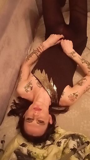 Rainbowdracat sucks herself and cums
