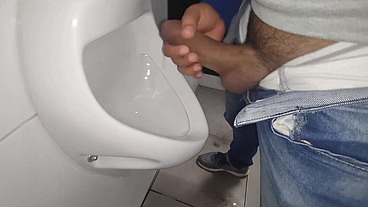 YURI GAÚCHO - PISS AND CUMSHOT