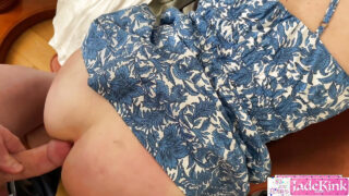 Film de casă cu o soție amatoră curvă care își fute propriul fund