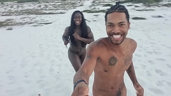 Cobra Preta Saiu da Areia Movedi&ccedil_a e Entrou no Rabo da Mulata | Fernanda Chocolate &amp_ Joao O Safado