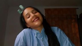 Colegiala recibe toda la leche en la boca despu&eacute_s de clases, succiona y masajea la polla con la lengua hasta lograr la garganta profunda !!! Incre&iacute_ble !!!