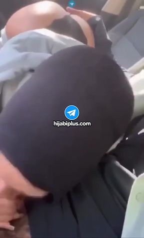 Amateur hijabi girl gives a hot blowjob