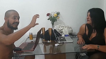 Coroa de 50 anos faz teste de elenco dando o cu para ser a nova milf da produtora pornô.
