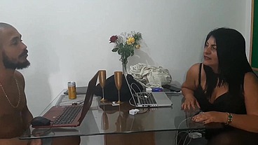 Coroa de 50 anos faz teste de elenco dando o cu para ser a nova milf da produtora pornô.