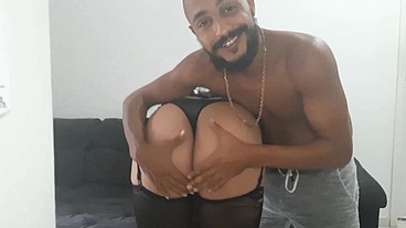 Coroa de 50 anos faz teste de elenco dando o cu para ser a nova milf da produtora pornô.