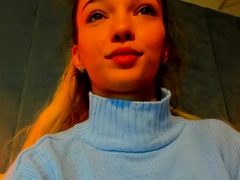 Amateur Webcam Cute Teen Plays Solo with Big Dildo