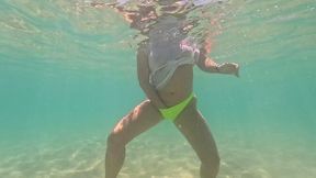 Naughty blonde milf plays with her juicy camel toe pussy under water while