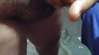 Mông căng tròn của gái điếm bị liếm láp và lấp đầy bởi tinh dịch nóng hổi