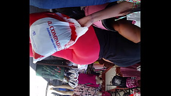 Nalgona comprando