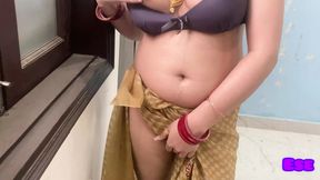 Bhabhi Choot mein Ungli kar rahi thi room mein achank devar ne piche se aakar chudai karne laga