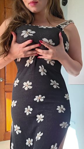 My big tits make it all worth the wait 🌺