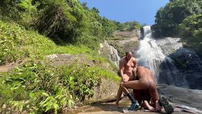 video amador bastidores podendo a pretinha 18 na cachoeira no ar livre