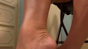 Seated Muscle Worship and Leg Crossing