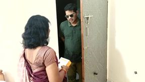 Indian Super Sexy Cute Bhabhi Hardcore Sex with Mobile Company Delivery Executive-Full Masti in Saree Blouse