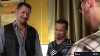 Blowjob, cumshot, threesome, fucking, group sex, sucking, cum, groups – homoseksuele hoeren met enorme penissen die anaal seks hebben