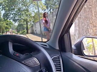 Public car handjob for hottie at the bus stop!