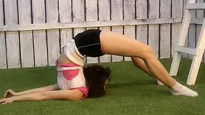 Makeup For A Contortionist - Watch4Fetish