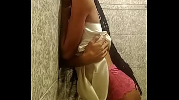 Novinha gostosa trans safada mostrando o corpo