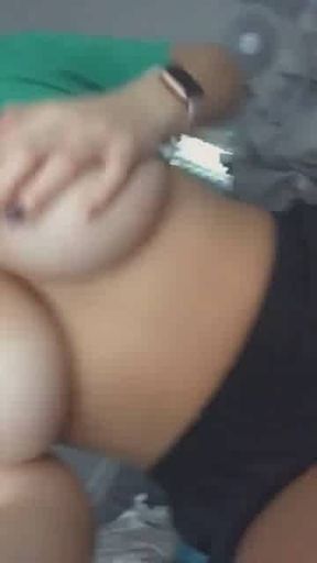 Pagando peitinho esposa