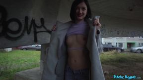 ”Where Did Madison Quinn Get Her 100 Euros?”