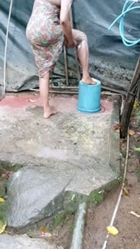 නානකොට කෙල්ල සැප කද කෝමද Out door bathing solo lesbian Asian girl