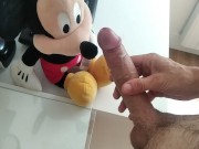 Me Follo a Mickey Mouse y le Doi Unos Pollazos Con Mi Enorme Verga Hasta Correrme