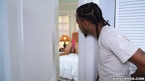 Big booty gal takes BBC in her stretched ass