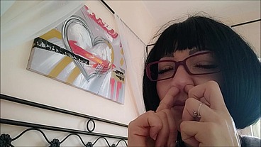 ChantalChannel - pick her lil nose
